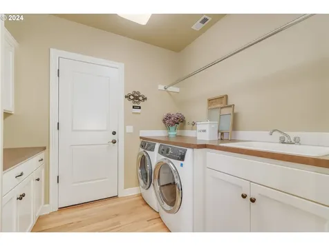 6164 Fernhill Loop Springfield OR 97478