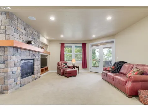 6164 Fernhill Loop Springfield OR 97478