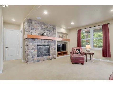 6164 Fernhill Loop Springfield OR 97478