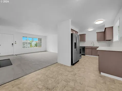 1619 Se 151st Avenue Portland OR 97233