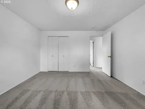 1619 Se 151st Avenue Portland OR 97233
