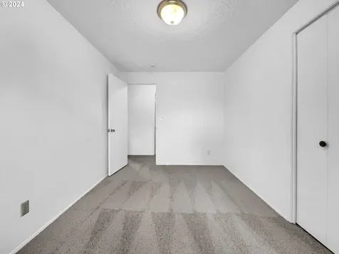 1619 Se 151st Avenue Portland OR 97233