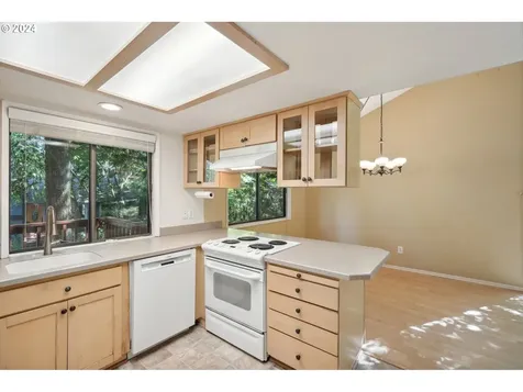 9914 SW Quail Post Road Portland OR 97219