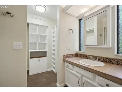 9914 SW Quail Post Road Portland OR 97219