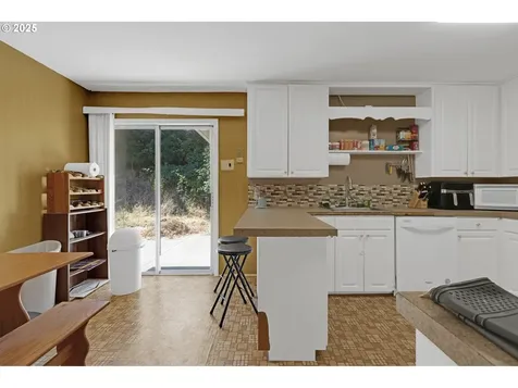1157 NE Malheur Avenue Roseburg OR 97470