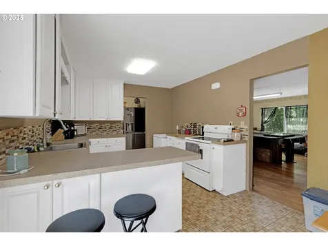 1157 NE Malheur Avenue Roseburg OR 97470