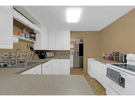 1157 NE Malheur Avenue Roseburg OR 97470