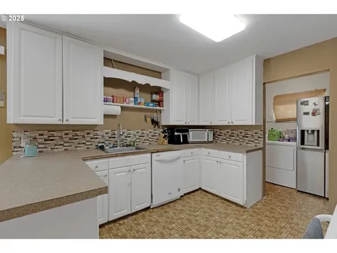 1157 NE Malheur Avenue Roseburg OR 97470