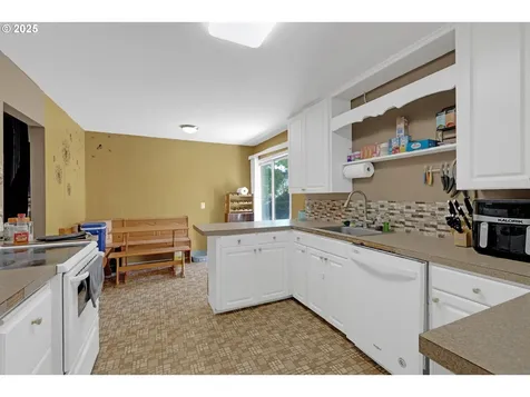 1157 NE Malheur Avenue Roseburg OR 97470