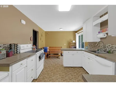 1157 NE Malheur Avenue Roseburg OR 97470