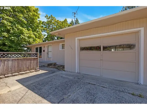 1157 NE Malheur Avenue Roseburg OR 97470