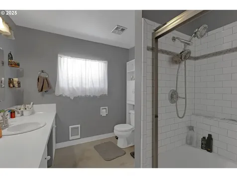 1157 NE Malheur Avenue Roseburg OR 97470