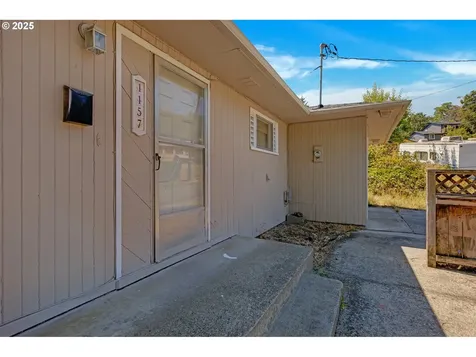 1157 NE Malheur Avenue Roseburg OR 97470