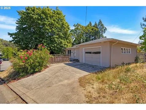 1157 NE Malheur Avenue Roseburg OR 97470