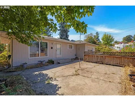 1157 NE Malheur Avenue Roseburg OR 97470