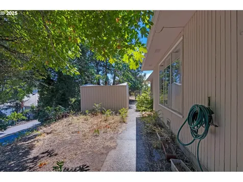 1157 NE Malheur Avenue Roseburg OR 97470