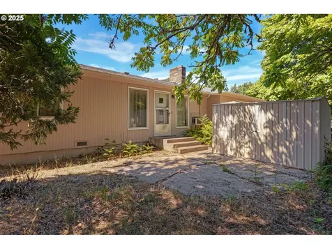 1157 NE Malheur Avenue Roseburg OR 97470