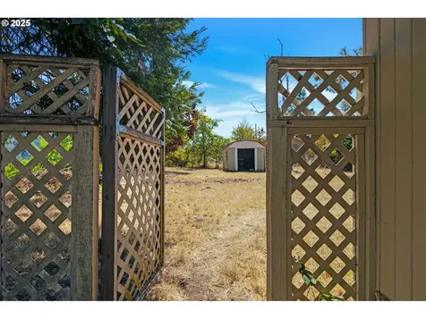 1157 NE Malheur Avenue Roseburg OR 97470
