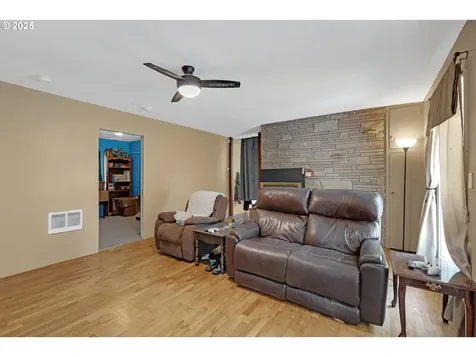 1157 NE Malheur Avenue Roseburg OR 97470