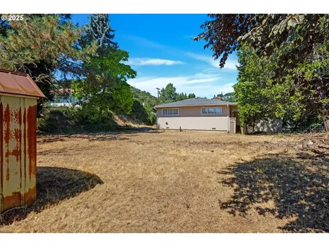 1157 NE Malheur Avenue Roseburg OR 97470
