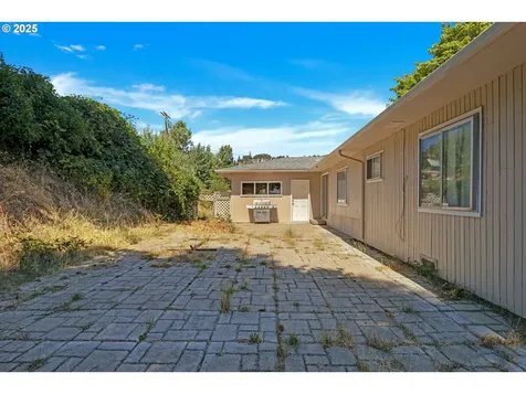 1157 NE Malheur Avenue Roseburg OR 97470