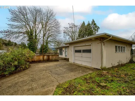 1157 NE Malheur Avenue Roseburg OR 97470