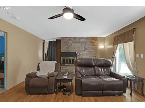 1157 NE Malheur Avenue Roseburg OR 97470