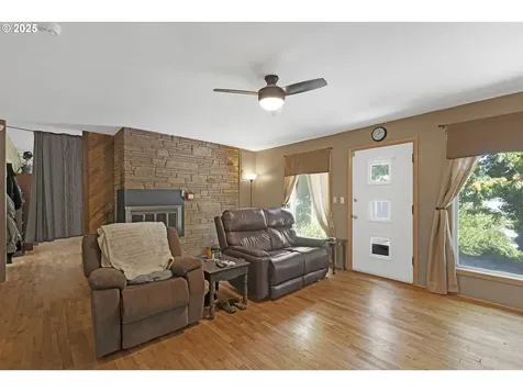 1157 NE Malheur Avenue Roseburg OR 97470