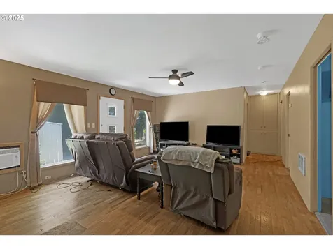1157 NE Malheur Avenue Roseburg OR 97470