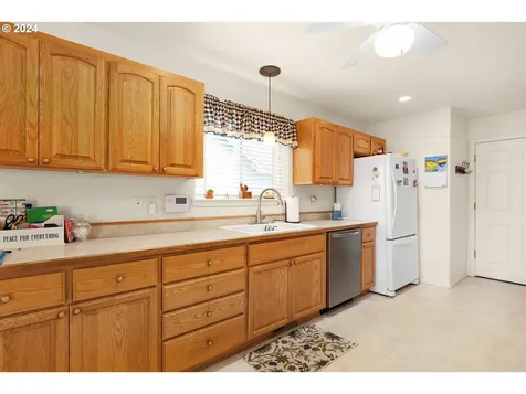 256 Cypress Street Sutherlin OR 97479
