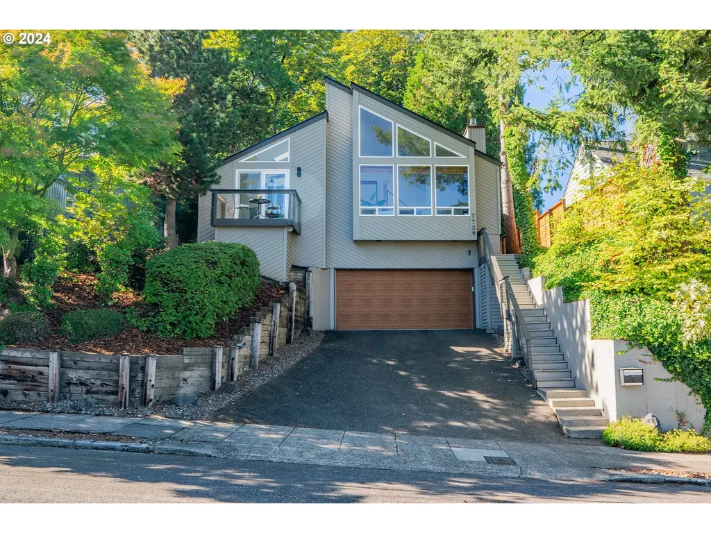 7739 SW 10th Avenue Portland OR 97219