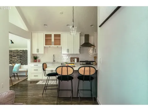 7739 SW 10th Avenue Portland OR 97219
