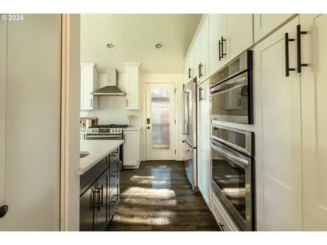 7739 SW 10th Avenue Portland OR 97219