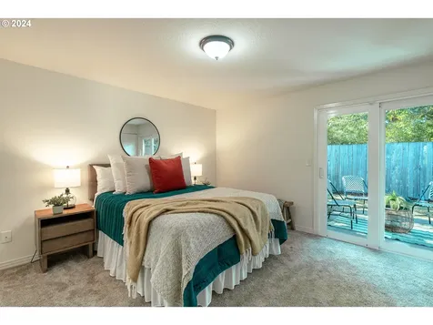 7739 SW 10th Avenue Portland OR 97219