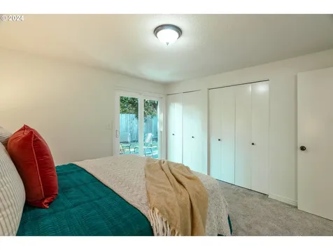 7739 SW 10th Avenue Portland OR 97219