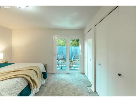 7739 SW 10th Avenue Portland OR 97219