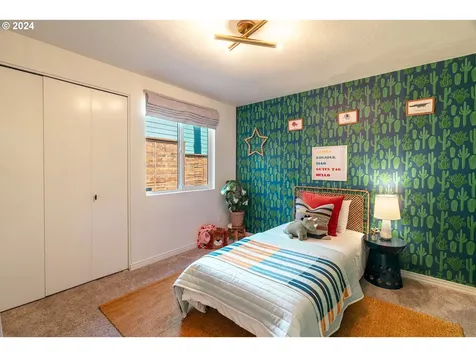 7739 SW 10th Avenue Portland OR 97219