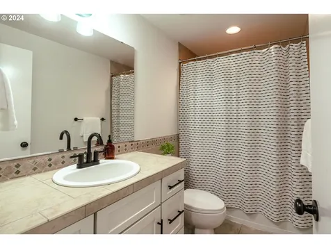 7739 SW 10th Avenue Portland OR 97219