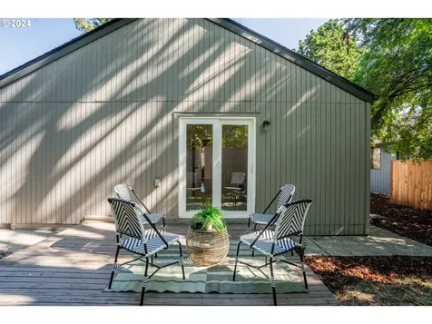 7739 SW 10th Avenue Portland OR 97219