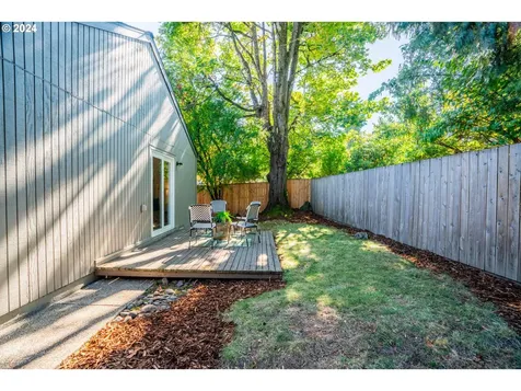 7739 SW 10th Avenue Portland OR 97219