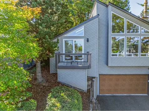 7739 SW 10th Avenue Portland OR 97219