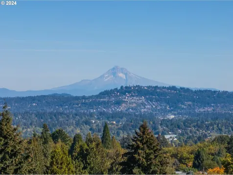 7739 SW 10th Avenue Portland OR 97219