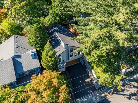 7739 SW 10th Avenue Portland OR 97219
