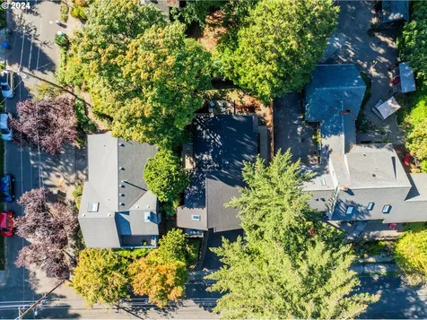 7739 SW 10th Avenue Portland OR 97219
