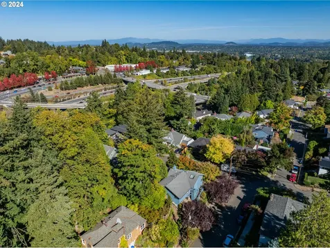 7739 SW 10th Avenue Portland OR 97219