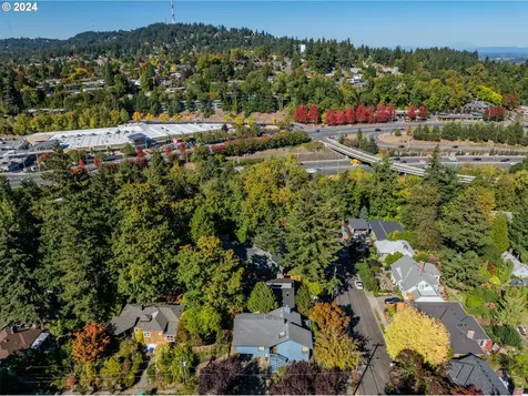 7739 SW 10th Avenue Portland OR 97219