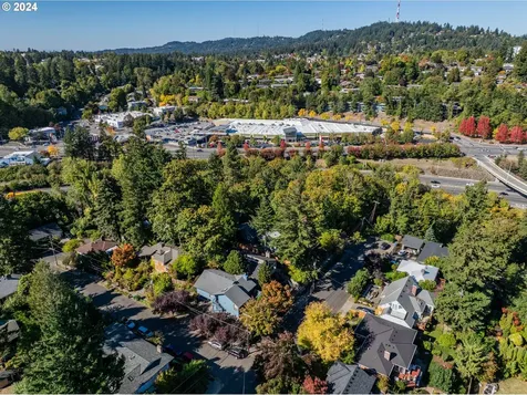7739 SW 10th Avenue Portland OR 97219