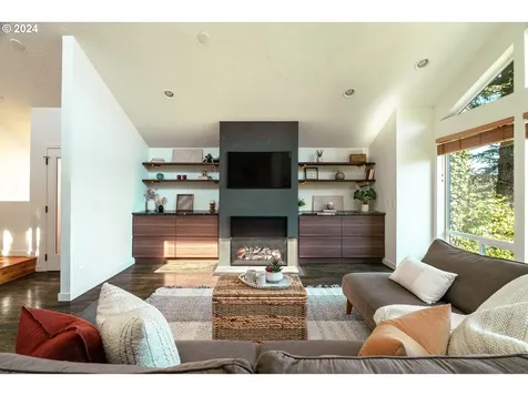 7739 SW 10th Avenue Portland OR 97219