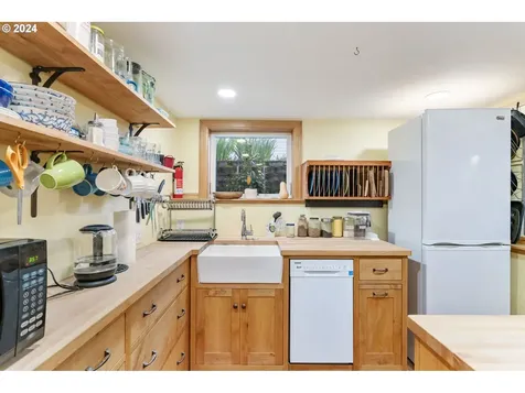 8930 SW 5th Avenue Portland OR 97219