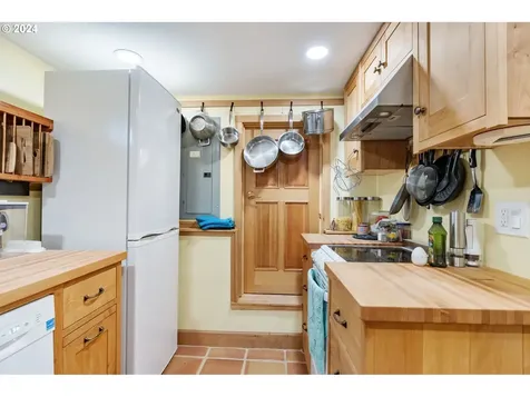 8930 SW 5th Avenue Portland OR 97219